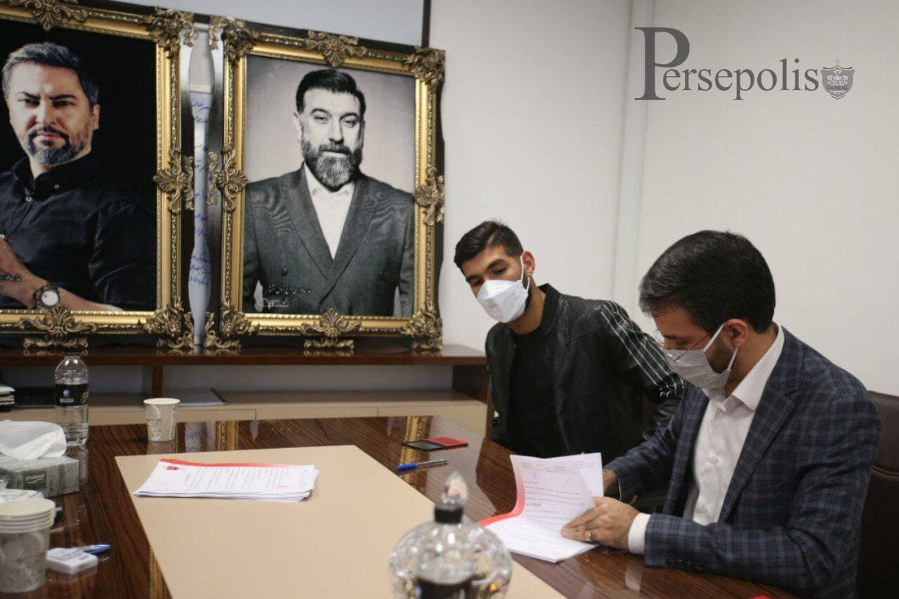 (عکس) پرسپولیس رسماً مهاجم جدید به خدمت گرفت