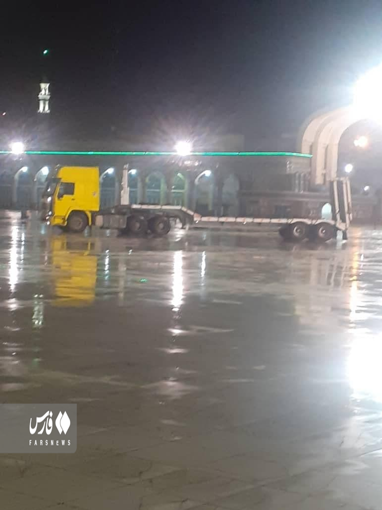 حمله یک راننده تریلی به مسجد جمکران