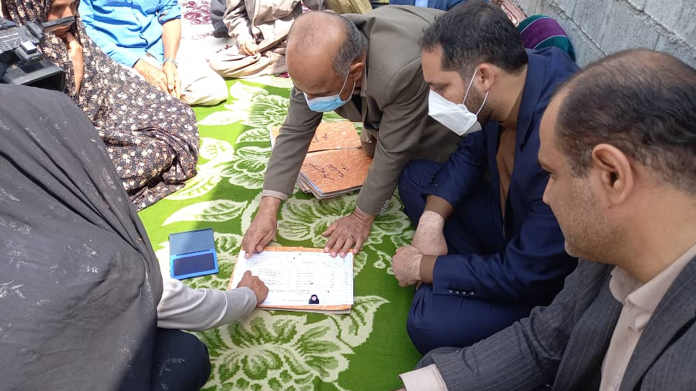 (تصاویر) خانواده‌ای که بعد از ۷۰ سال شناسنامه گرفتند