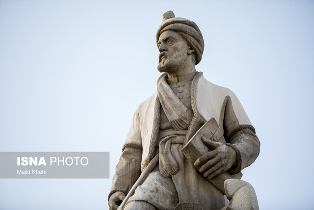 مجسمه فردوسی