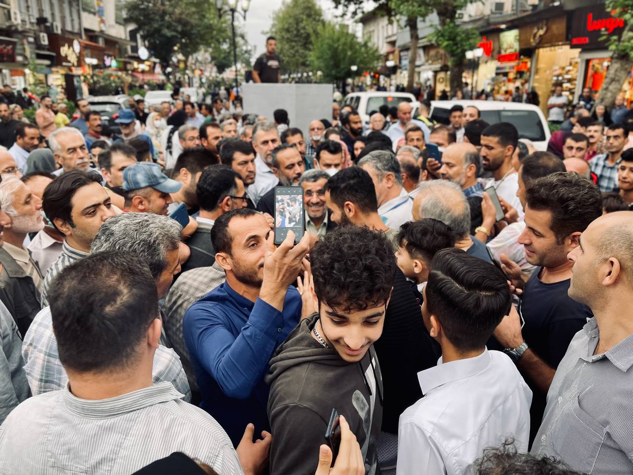دیدار احمدینژاد با مردم رشت احمدینژاد