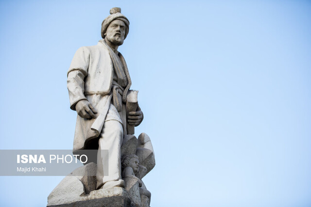 مجسمه فردوسی 