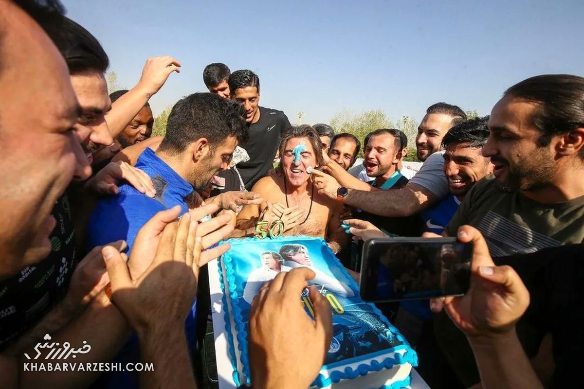 حاشیه‌های تولد ساپینتو؛ از کیک‌مالی تا پیام برای هواداران!