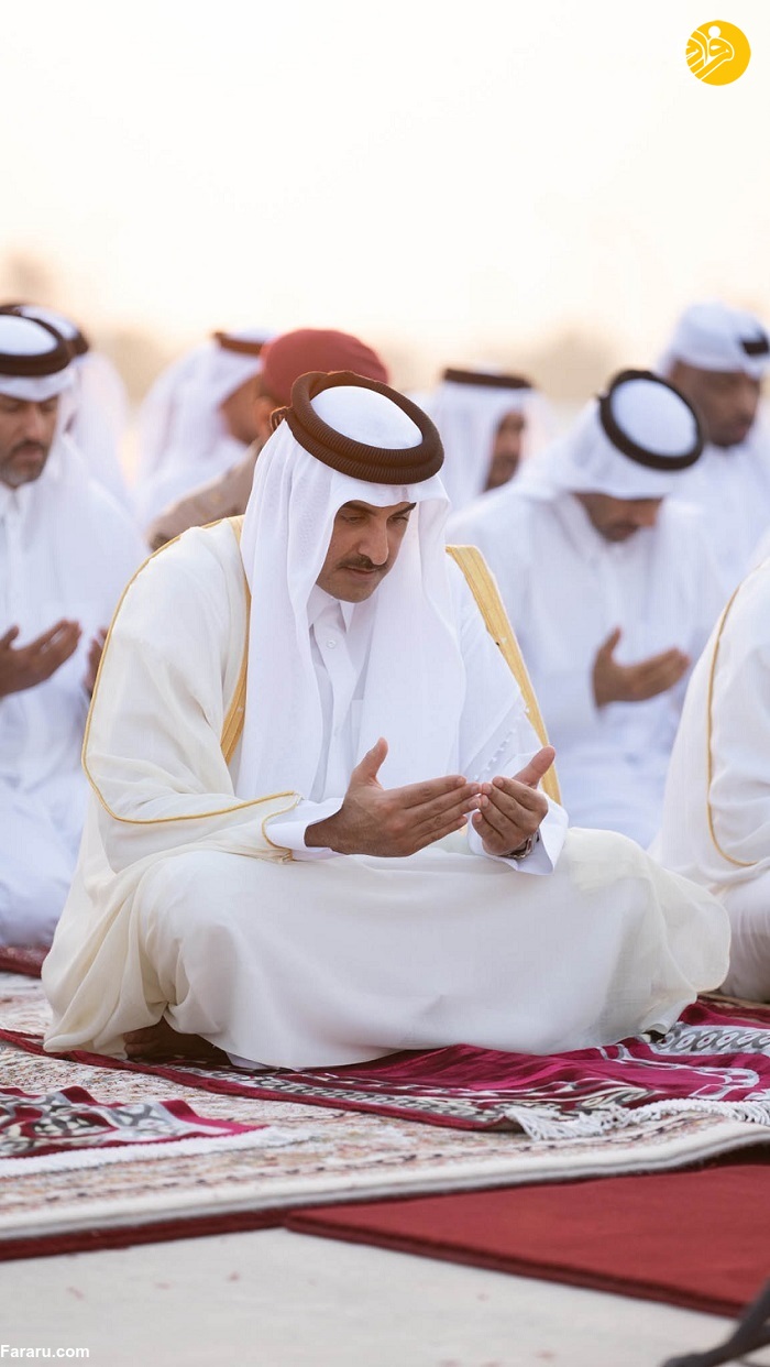 نماز خواندن امیر قطر