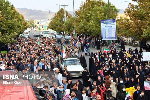 راهپیمایی مردمی در اعتراض به حمله تروریستی در شاهچراغ