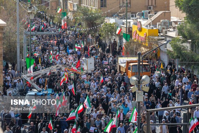 راهپیمایی مردمی در اعتراض به حمله تروریستی در شاهچراغ