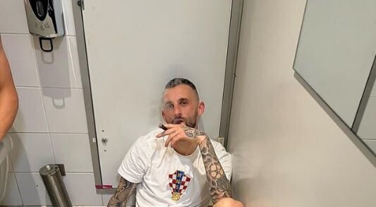 (تصاویر)سیگار بکش و رکوردار جام جهانمی شو!