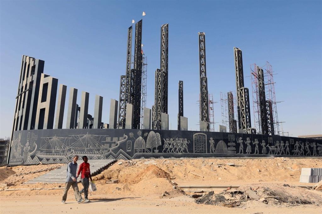 مصر میلیارد‌ها دلار برای پایتخت جدیدی هزینه می‌کند که مصری‌ها ممکن است از آن بازدید نکنند/ هزینه میلیارد دلاری مصر برای پایتخت تازه‌ای که ممکن است مصری‌ها را به خود نبیند/ پایتخت جدید مصر چگونه جایی خواهد بود؟ / بلندپروازی سیسی برای پایتخت جدید میلیارد دلاری در کشور فقیر مصر