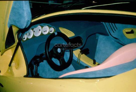 (تصاویر) باراموندا؛ یک خودروی عجیب با پیشرانه موتورسیکلت ب ام و