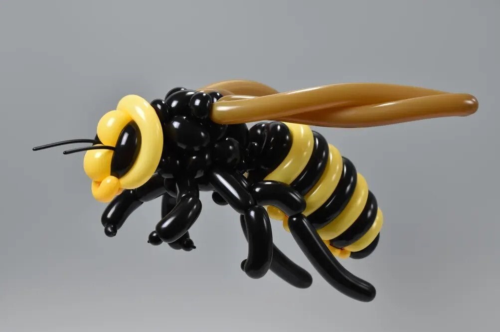 (تصاویر) هنرمندی ژاپنی که مجسمه حیوانات را به شکل بادکنک می‌سازد!