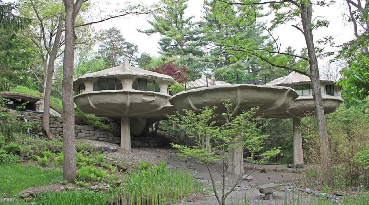 تصاویر عجیب‌ترین خانه‌های دنیا؛ از خانه توالتی تا قلعه حبابی