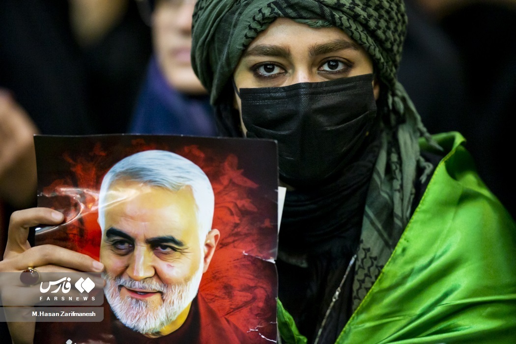 (تصاویر) زنانی با روسری‌های جالب در مراسم سردار سلیمانی
