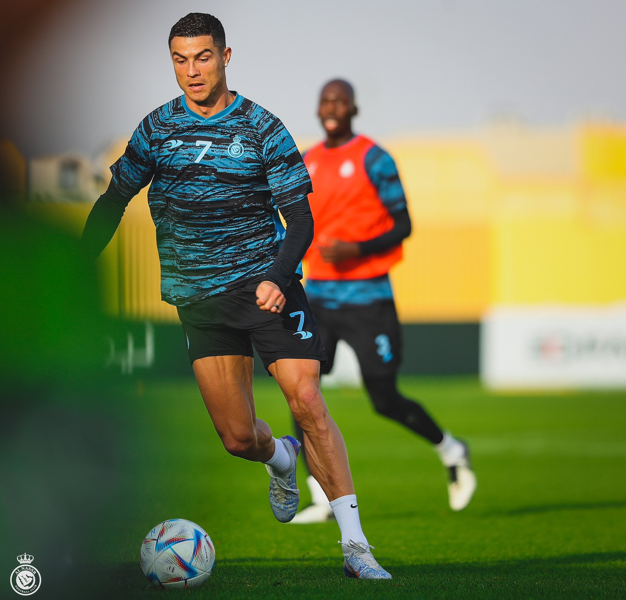 تمرین رونالدو با الهلالی‌ها پیش از تقابل با مسی