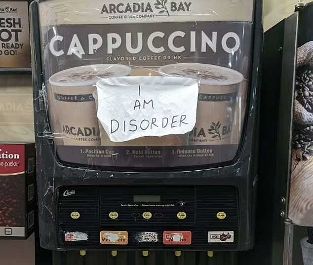 (تصاویر) ترجمه خندهدار برخی تابلوهای راهنمایی در جهان (تصاویر) ترجمه خندهدار برخی تابلوهای راهنمایی در جهان