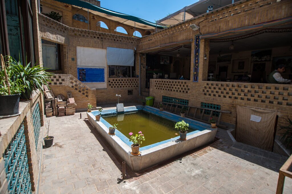 خانه قدیمی نان و نمک