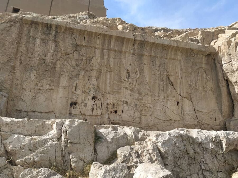 حکایت شستن قالی در چشمه هزارساله