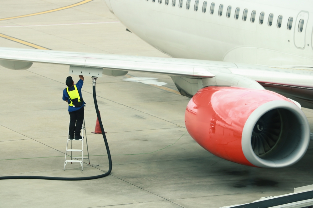 هواپیماها و هلیکوپترها چه نوع سوختی مصرف می کنند و چه تفاوتی با بنزین معمولی دارد؟