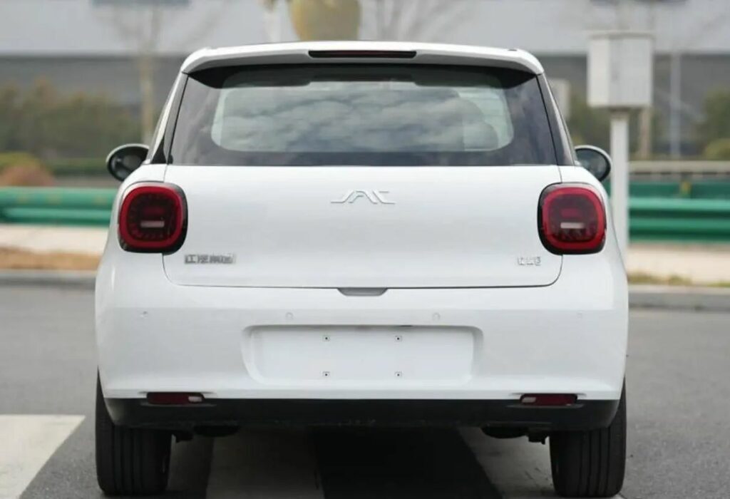 ۷۰۰ میلیون تومان برای این خودرو نقلی چینی!