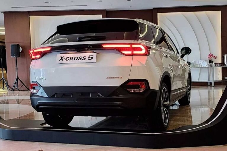 (عکس) خودرویی که لادا روسیه را دست به دامن چینی‌ها کرد!