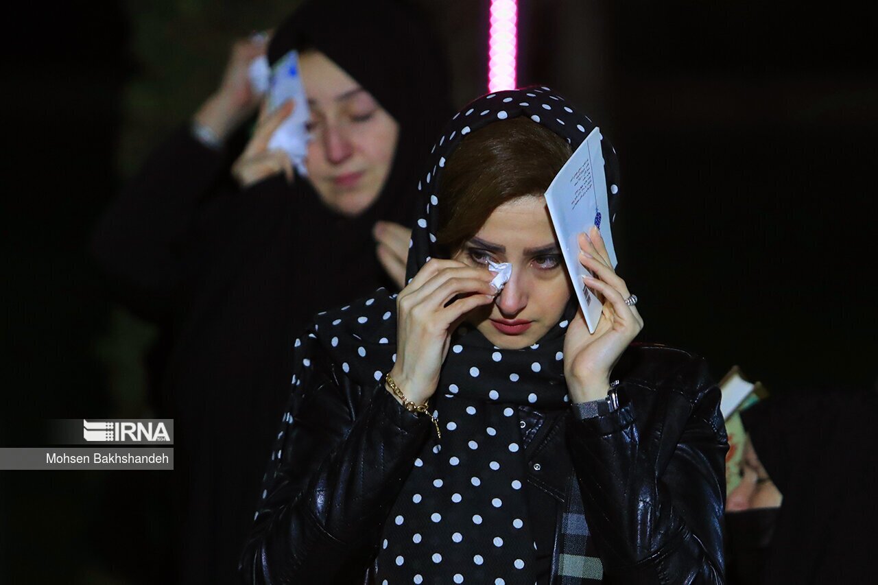 (عکس) زنان و دخترانی که با چهره‌های گوناگون به مراسم «احیا» رفتند