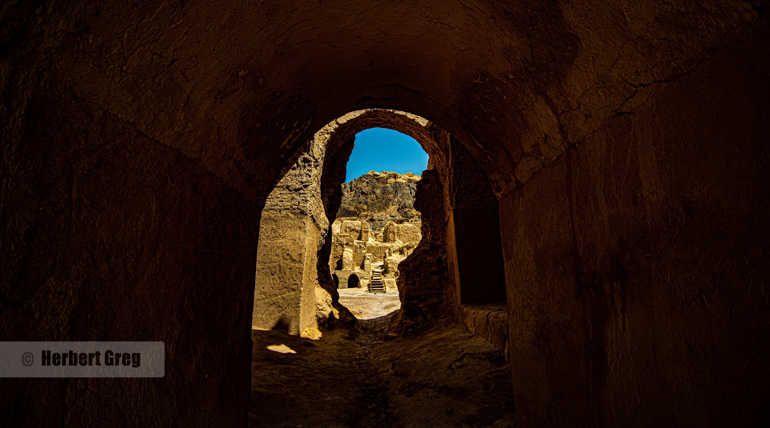 تصاویری از یک «تخت جمشید» جدید در ایران؛ «تخت جمشید خشتی»!