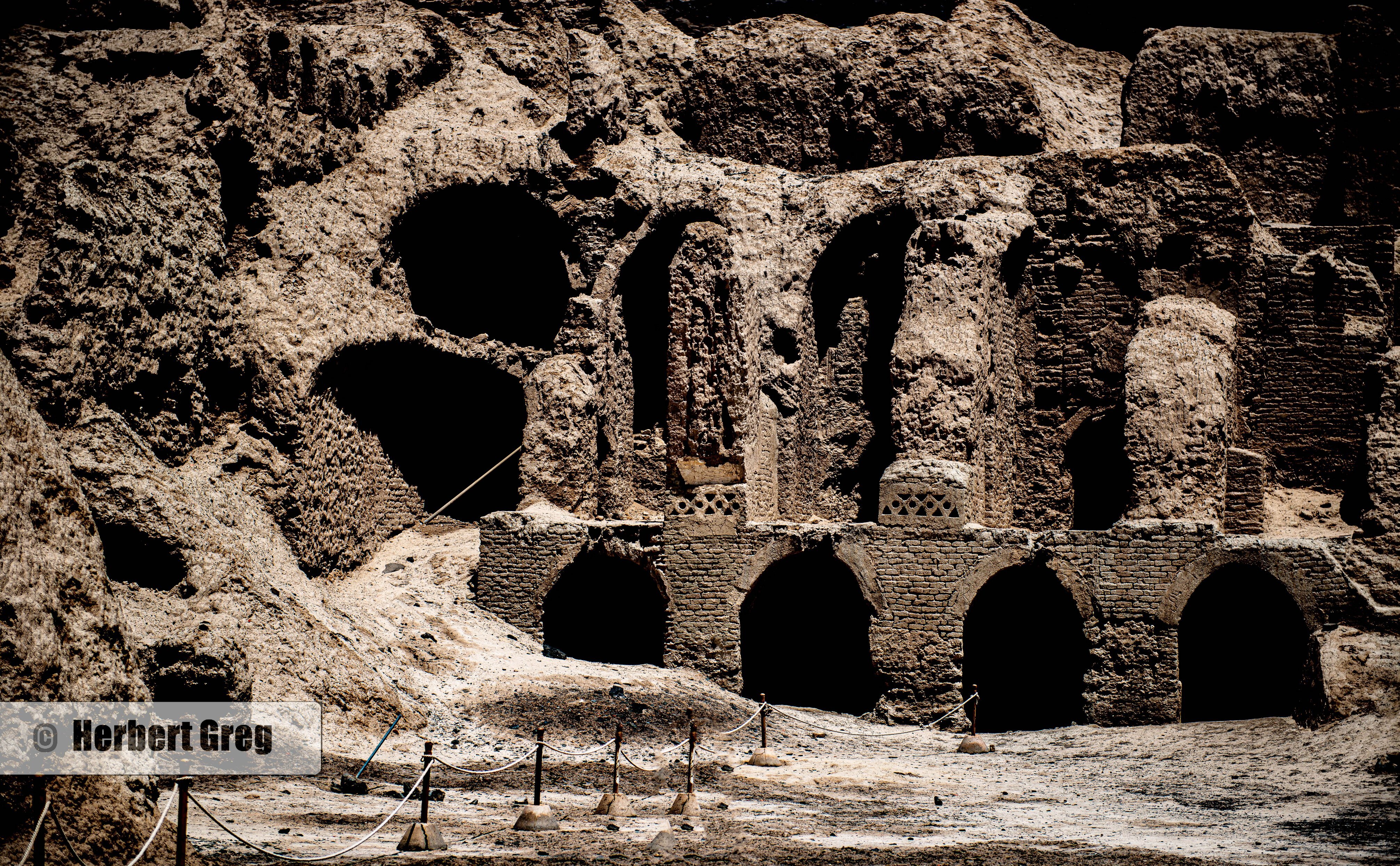 تصاویری از یک «تخت جمشید» جدید در ایران؛ «تخت جمشید خشتی»!