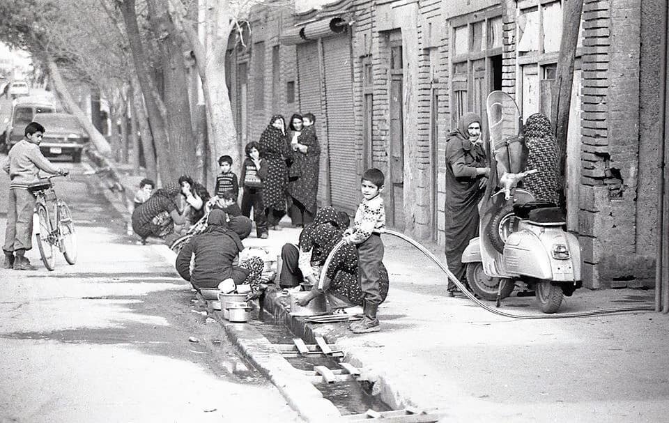 «مفرح» این محله را با سود بادآورده فروش هزار کیسه چای خرید/نقش مگس خرابکار در تولد محله!//