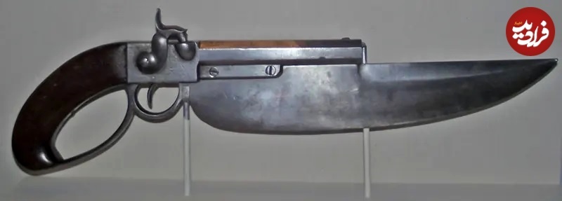 (تصاویر) عجیب‌ترین اسلحه‌های تاریخ؛ از تفنگ تقویم‌دار تا تپانچۀ ضد سگ!///