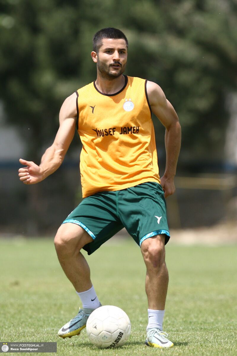 (عکس) تیپ جدید مدافع استقلال سوژه شد