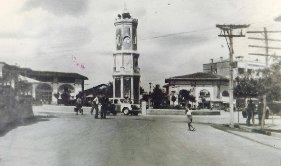 عکس‌های قدیمی و متفاوت از فلکه ساعت ساری؛ ۹۰ ساعت قبل