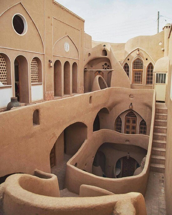 خانه‌ای با معماری اسرارآمیز + تصاویر
