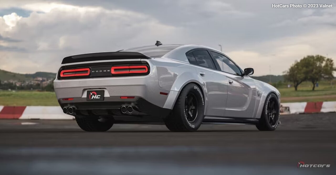 (تصاویر) وقتی شیطان سدان خانواده می‌شود!