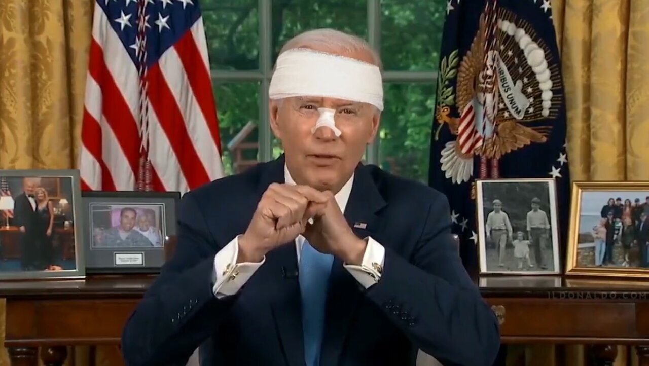 شوخی کاربران توئیتر با زمین‌خوردن بایدن/ از ترامپ، پوتین و اون تا کارتون سیمپسون‌ها! /عکس