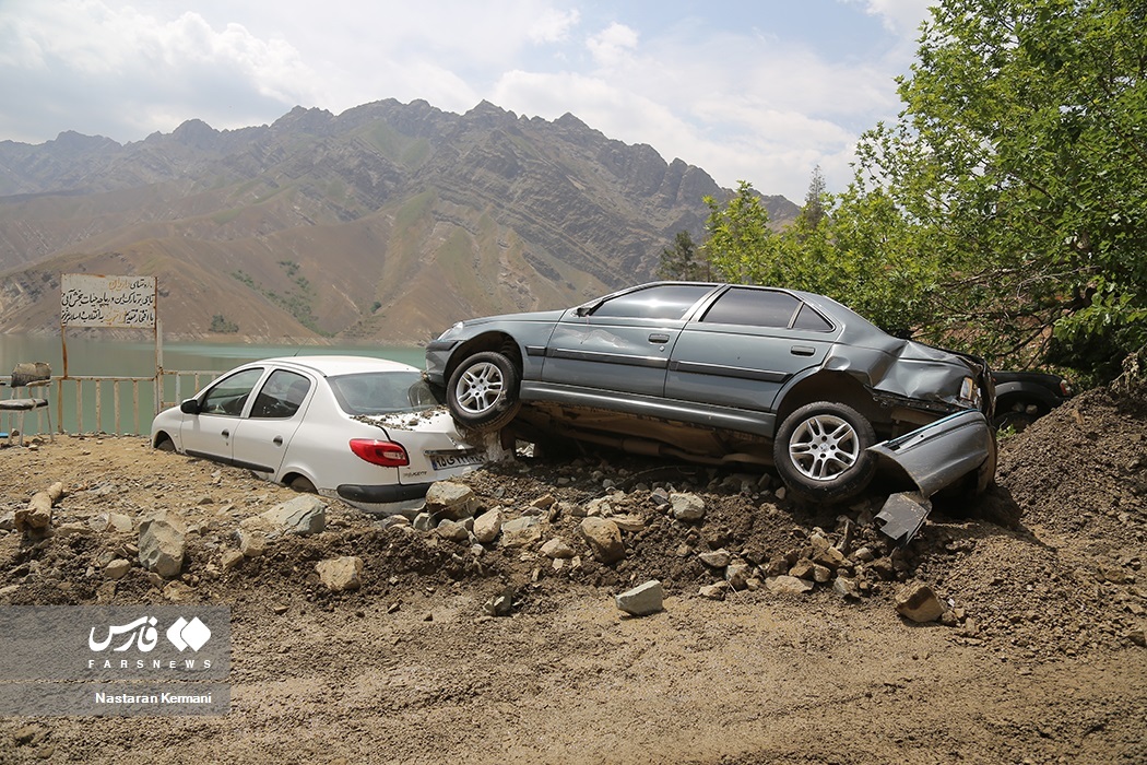 (تصاویر) وضعیت عجیب چند خودروهای در جاده چالوس