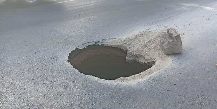(عکس) دهن باز کردن هولناک زمین در اتوبان آقابابایی