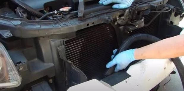 چرا کولر ماشین باد گرم می دهد؛ مهمترین دلایل و راه حل