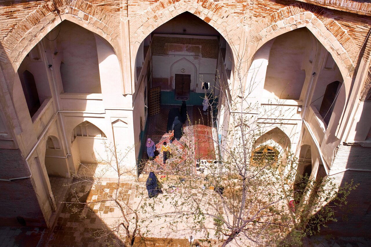 (تصاویر) خاک این روستای ایران را از بهشت آورده‌اند