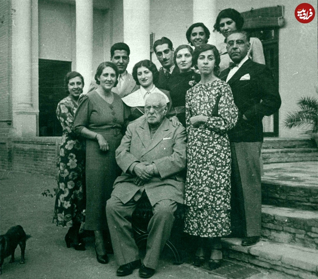 تصاویر دیده نشده از مردی که رضاخان نگهبان درِ خانه‌اش بود