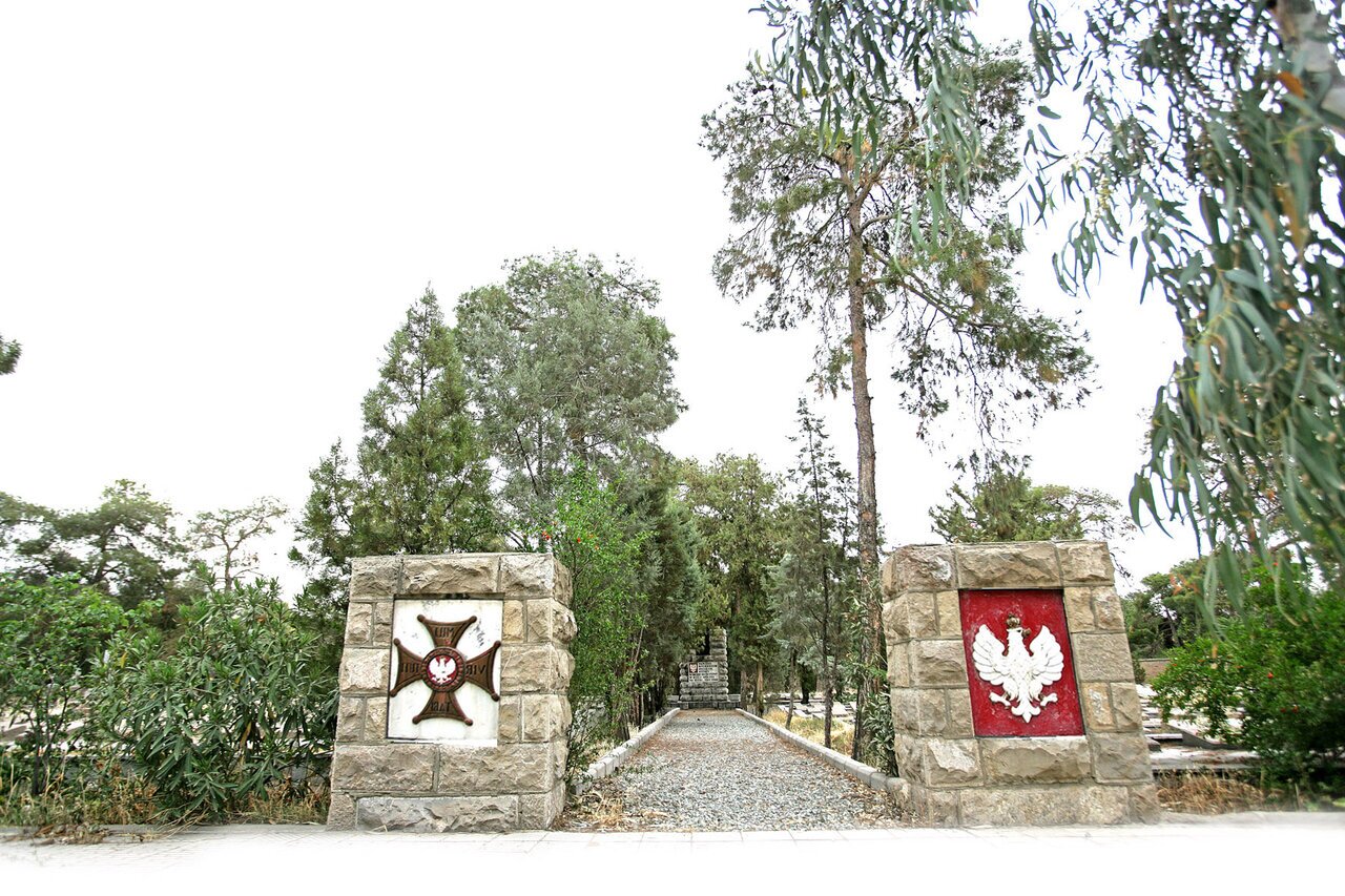 نوه چرچیل، پزشک دربار قاجار و معمار راه‌آهن تهران در ایستگاه آخر/ سفر به دنیای پشت دیوار‌ها