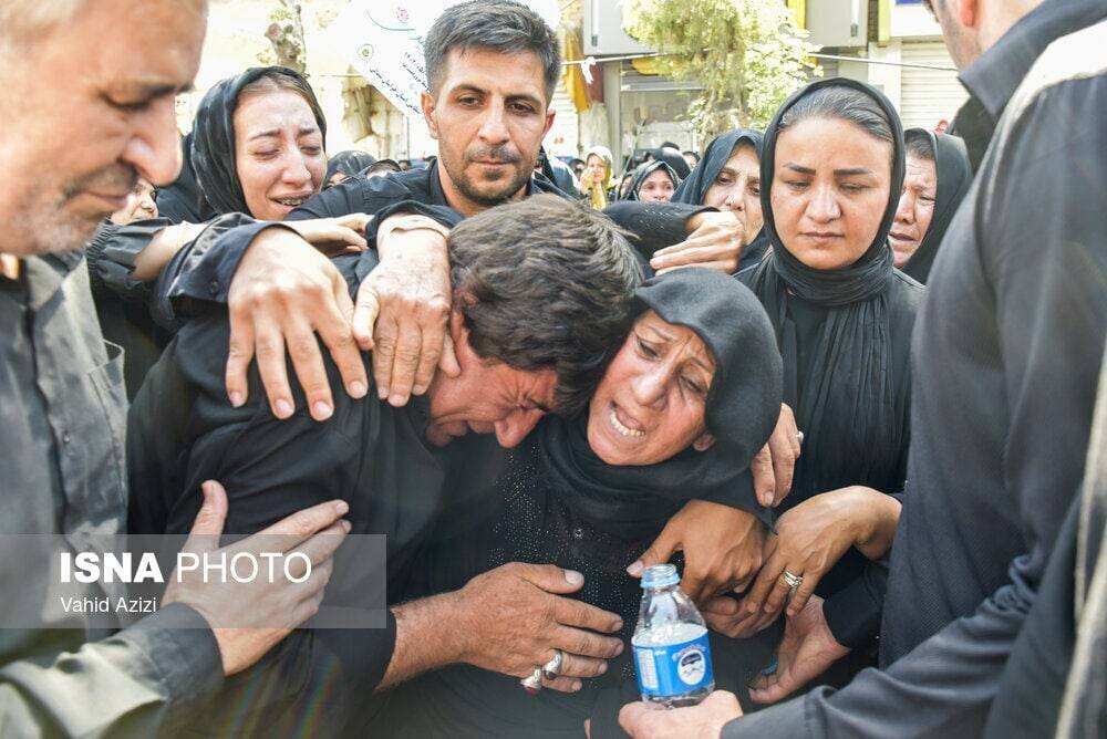 تلخ‌ترین تصویر از تشییع پیکر شهید حمله تروریستی محور خاش-تفتان