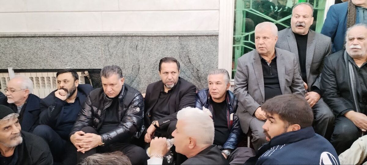 (عکس) چهره‌های مشهور در مراسم ترحیم برادر محمد دادکان