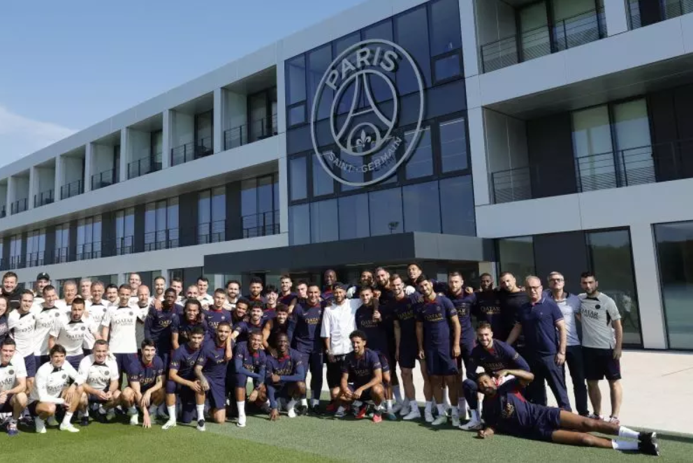 (عکس) وداع نیمار با اعضای پی‌اس‌جی