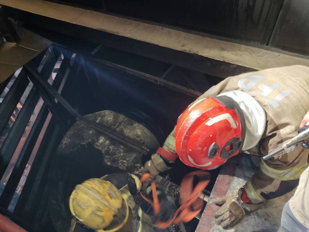 (عکس) چرا مرکز خرید پالادیوم آتش گرفت؟ / نجات ۱۰۰ نفر از آتش