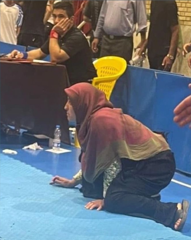 (عکس) فیگور عجیب یک مادر مازندرانی کنار تشک کشتی