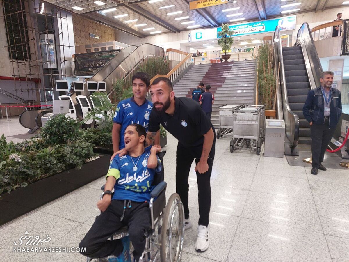 (عکس) هدیه ویژه نکونام و چشمی به هوادار خاص استقلال