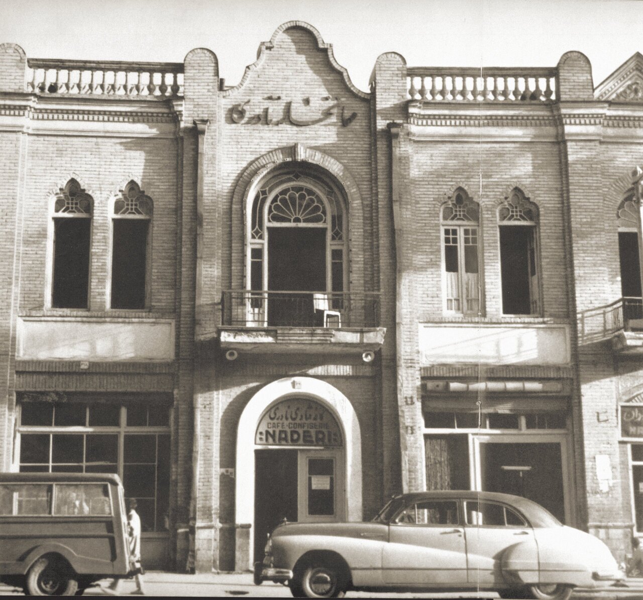 تصاویری نادر از تهران قدیم؛ وقتی که شتر‌ها در میدان آزادی قدم می‌زدند