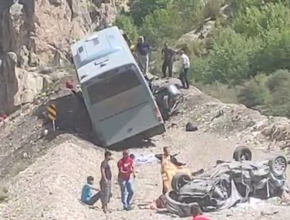(ویدئو) تصادف خونین جاده سوادکوه با پنج کشته و ۲۹ مصدوم