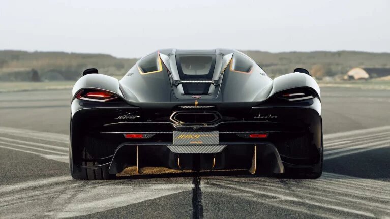 (عکس) سریع‌ترین خودروی ایرانی در مقابل سریع‌ترین خودروی جهان