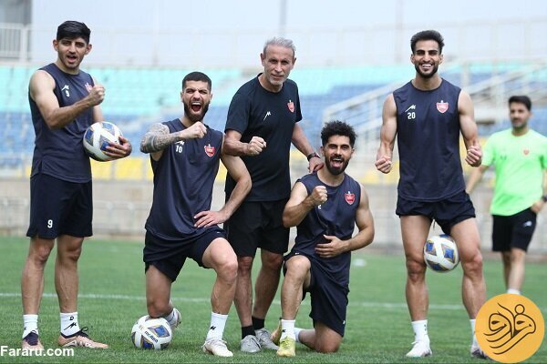 (عکس) ژست جالب یحیی و بازیکنان پرسپولیس پیش از بازی با النصر