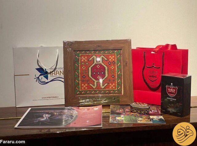 (عکس) اهدای ادکلن یک میلیون و ۷۰۰ هزارتومانی به کریستیانو رونالدو